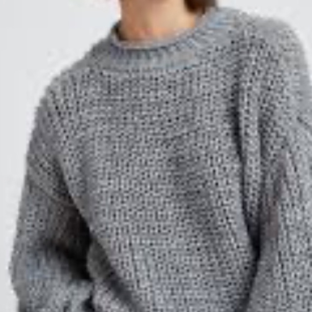 Cozy Gray Knit Sweater Round Neck Size Large